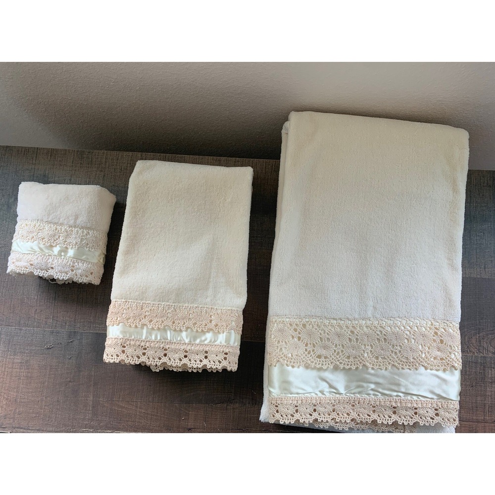 1978 Avanti Towel Set 3 Piece Cream Lace Satin‎ USA Bath Hand Washcloth New